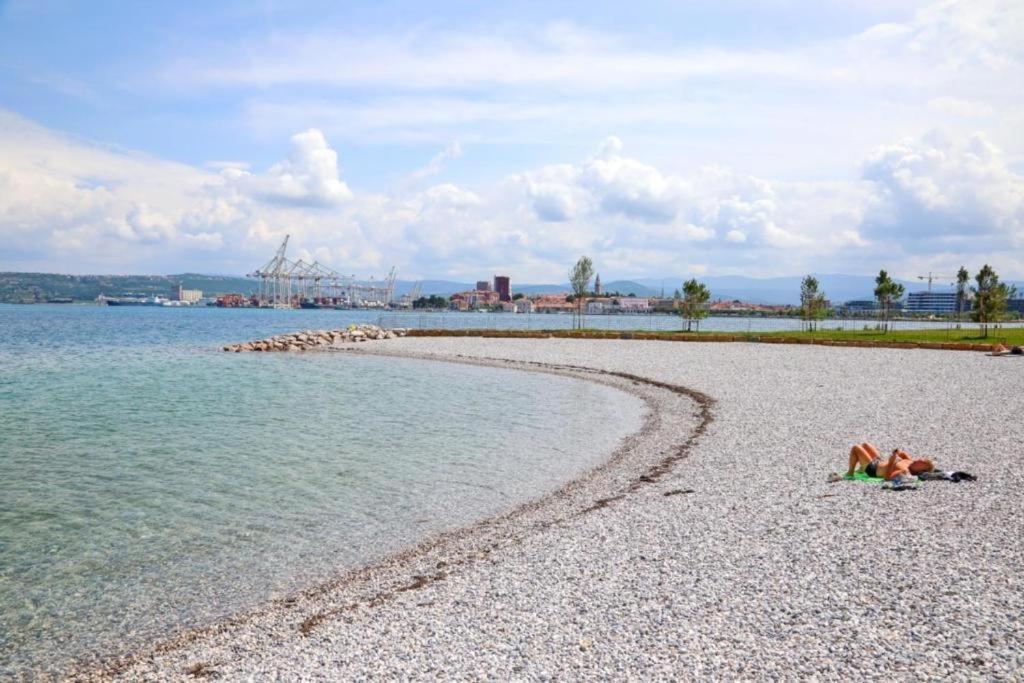 Aegida Beachfront Apartment Koper Exterior foto
